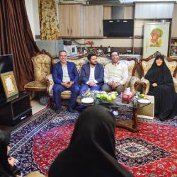 دیدار اعضاء مرکز آموزش قرآن آستان مقدس با خانواده جانباز شهید رسول عشاقی