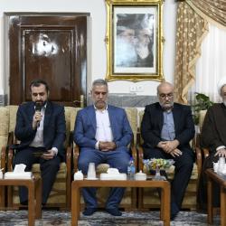 دیدار تولیت آستان عبدالعظیم(ع) با حفاظ رتبه‌دار مسابقات قرآن - 14040824