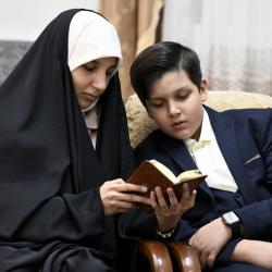 دیدار تولیت آستان عبدالعظیم(ع) با حفاظ رتبه‌دار مسابقات قرآن - 14040824