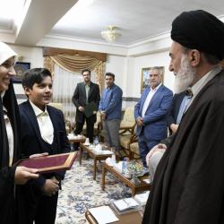 دیدار تولیت آستان عبدالعظیم(ع) با حفاظ رتبه‌دار مسابقات قرآن - 14040824