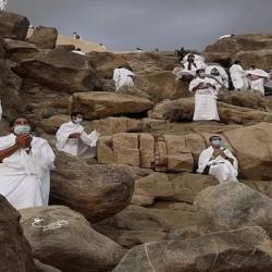 وقوف زائران در صحرای عرفات